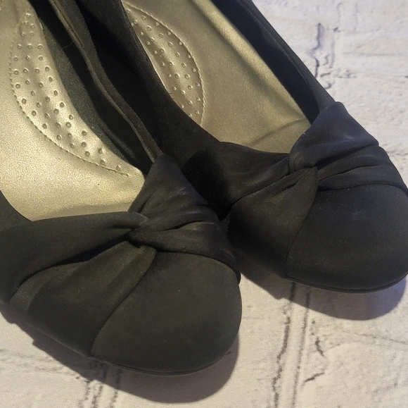 Bandolino B-Flexible Black Small Wedge Sz 9 EUC - Picture 3 of 9